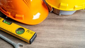 Casques jaune et orange