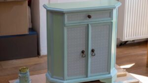 Meuble ancien redécoré